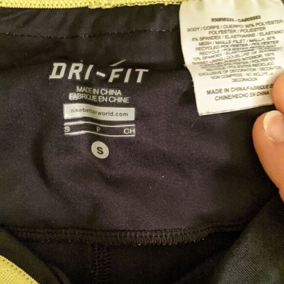 NIKE DRI FIT LADIES SIZE SMALL PERFORMANCE CAPRI - Picture 3 of 9